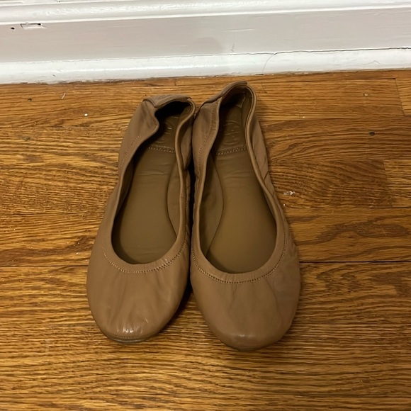 Tory Burch Women’s Tan Flats Size 10 - Picture 1 of 5